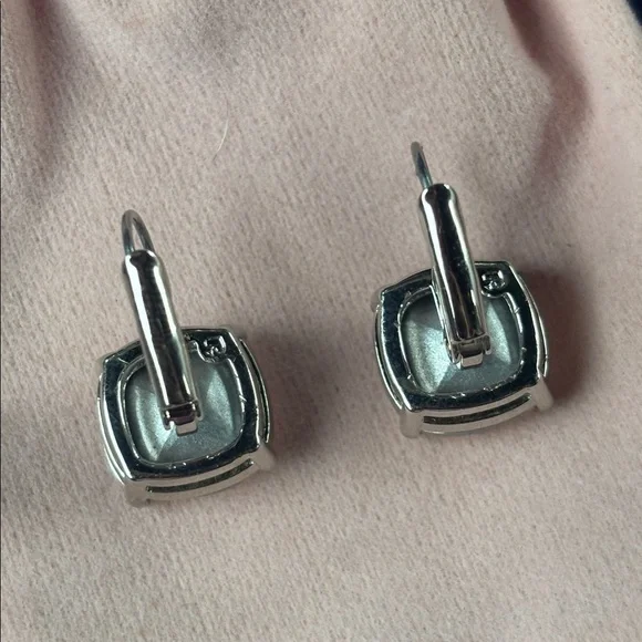 Kate Spade Silver Tone Square Cushion-Cut Crystal Drop Earrings Lever-back Close - Picture 7 of 12